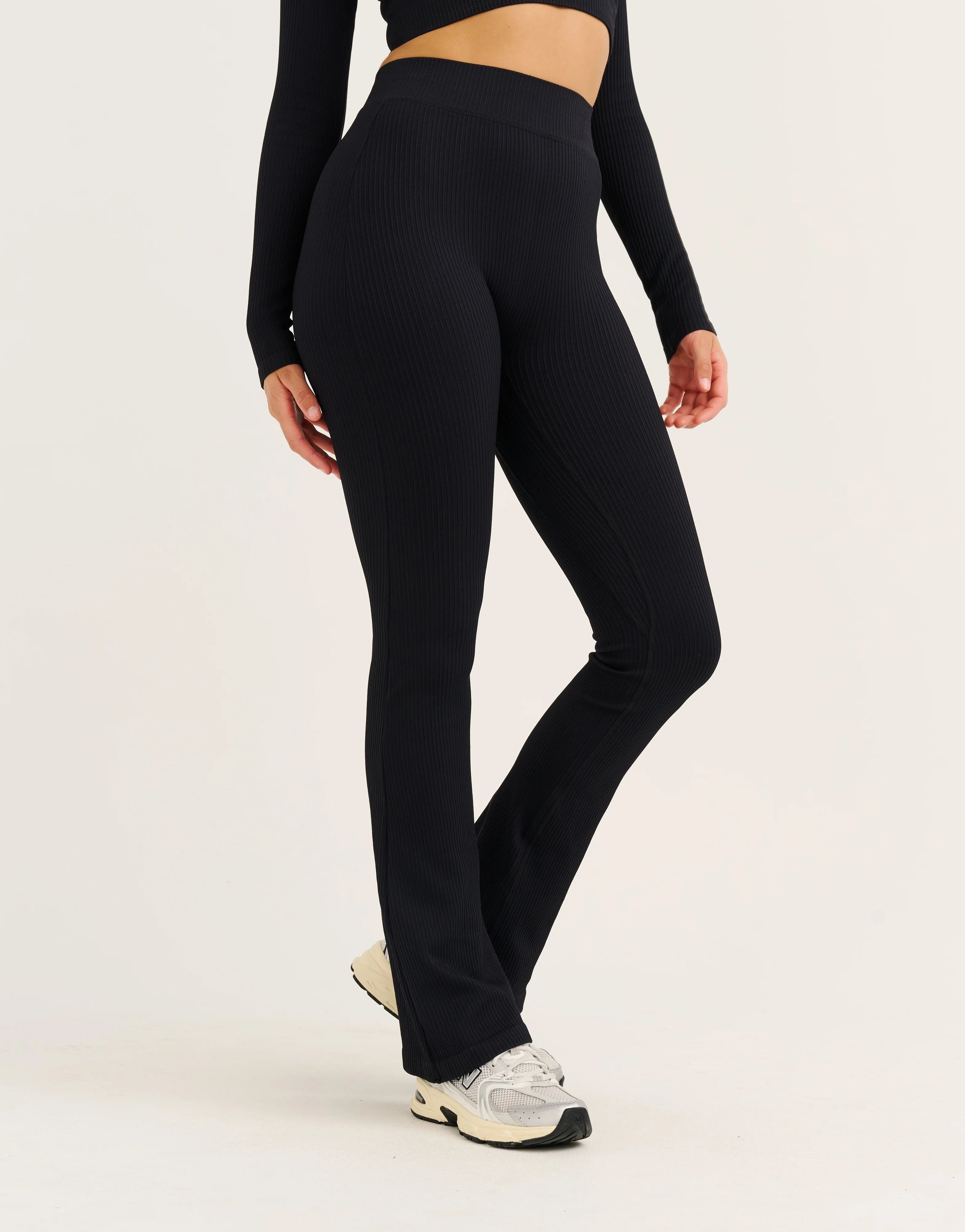 Arise Comfort Mid-Waist Flare Leggings - Stealth Black